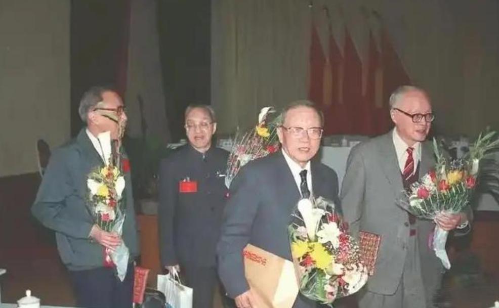1986年四位老科学家只要2亿，中央大笔一挥批了100亿，30年后这笔钱的回报令