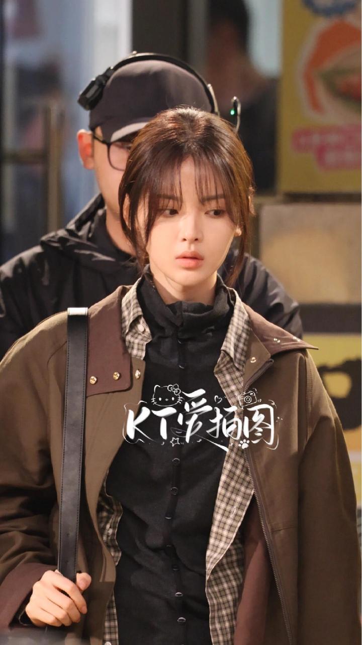 杨超越  晚上这套标准的barbour穿搭杨超越郑雨 ootd很对味杨超越今天是