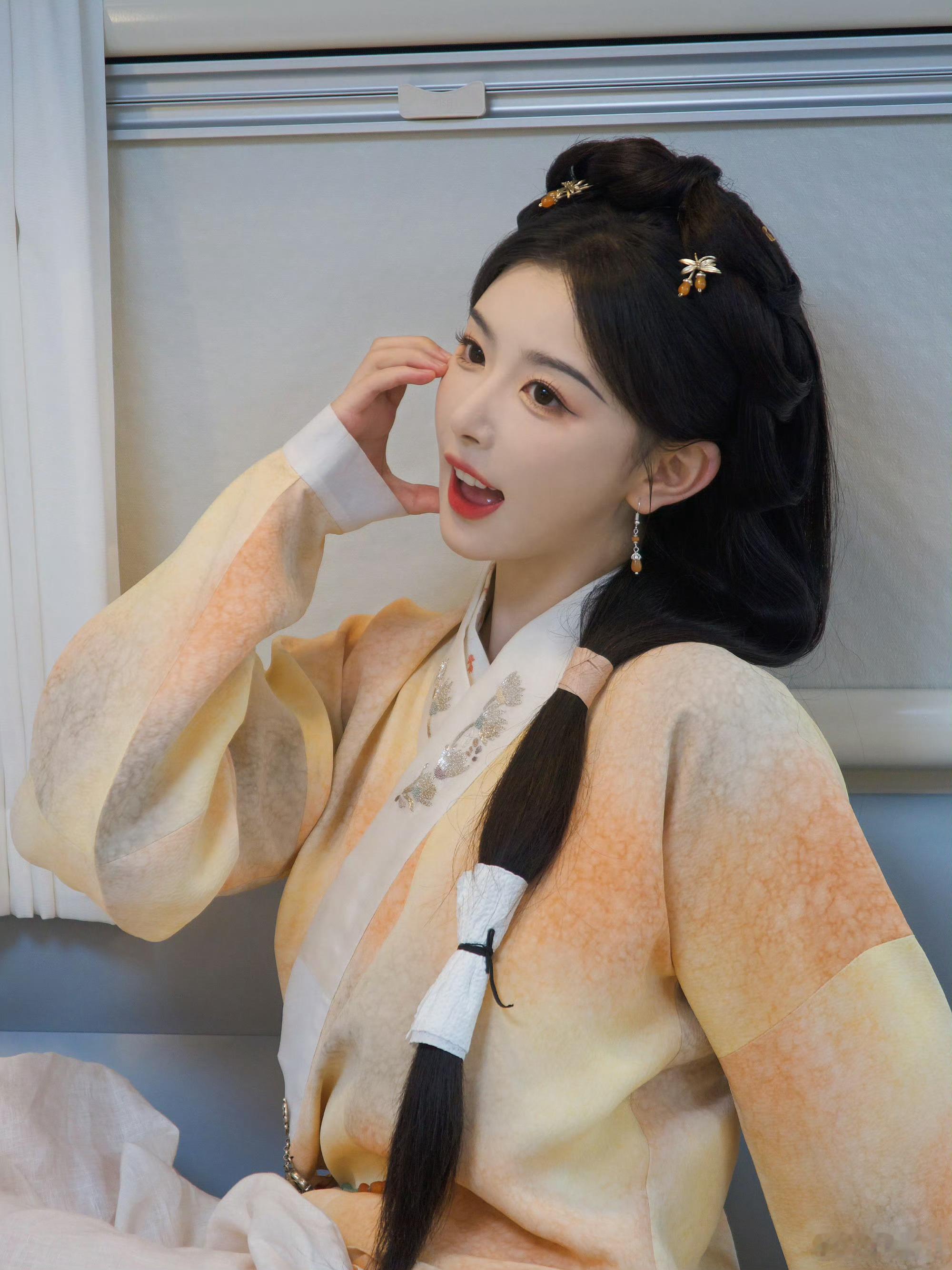 #孔雪儿发文回应女二# 孔雪儿本人回应了，其实说“和新人没区别”倒也不必，尤其还