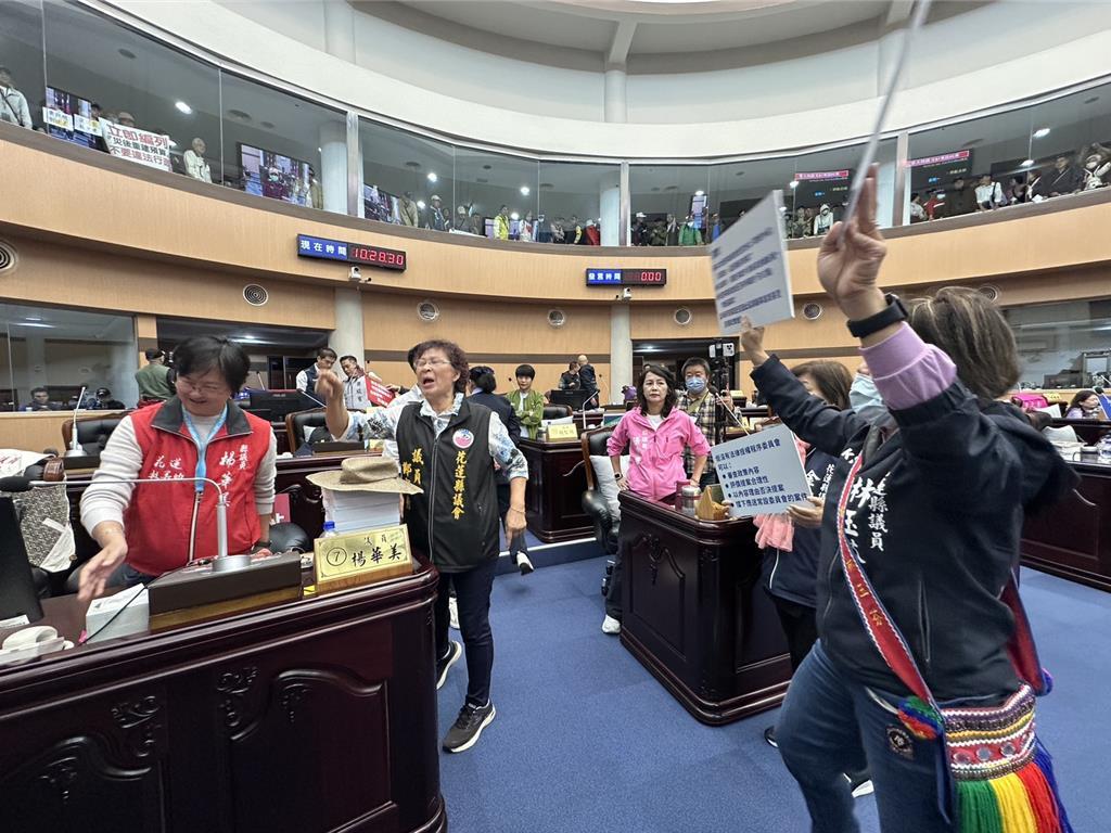 花莲县2026年度总预算案因县府未依议会程序会要求增列光复洪灾重建等经费卡关至今