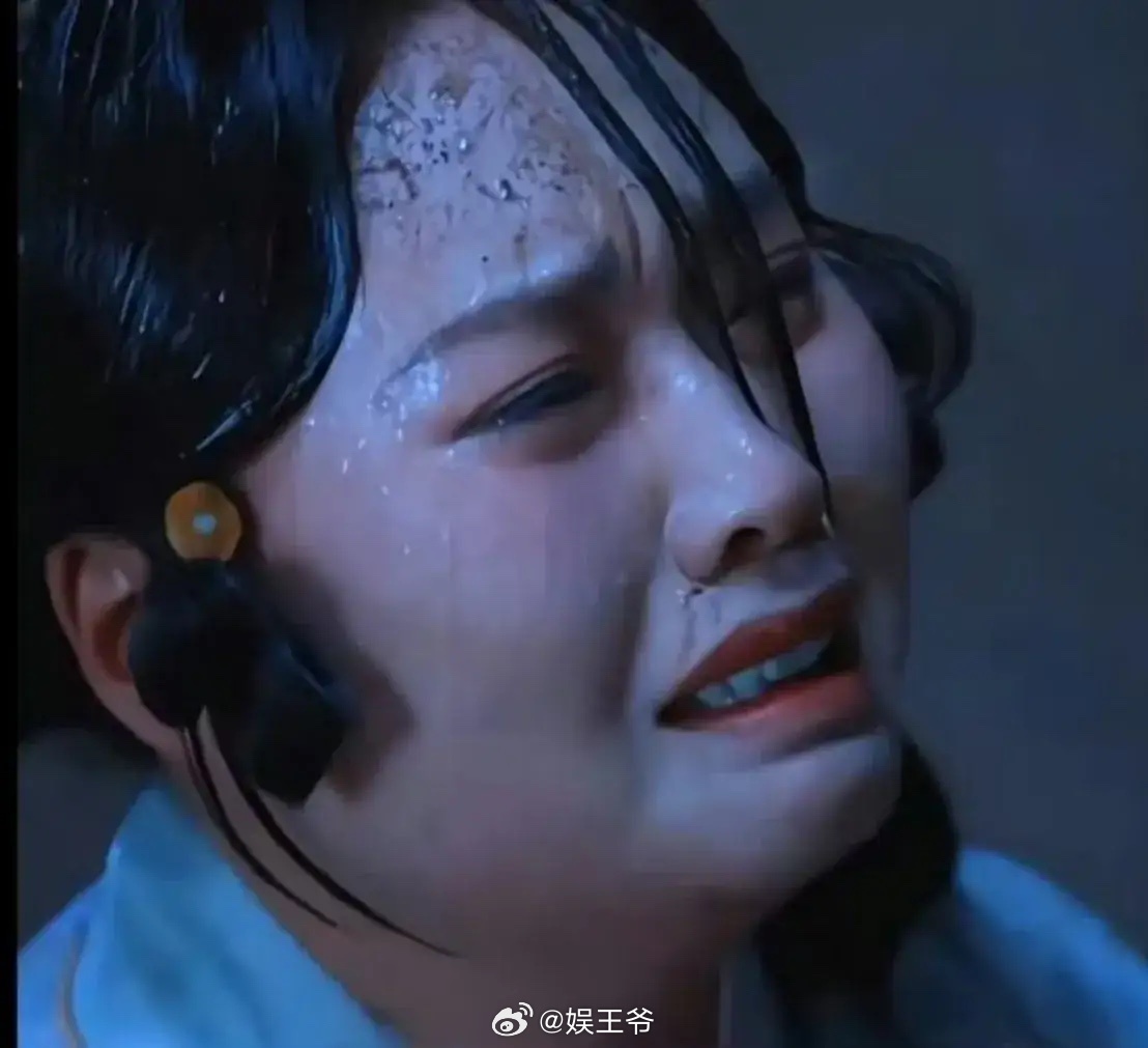 《折腰》李雪琴这演技，给点儿掌声不过分吧。这段李雪琴演的真好，看的人嗷嗷哭，下跪