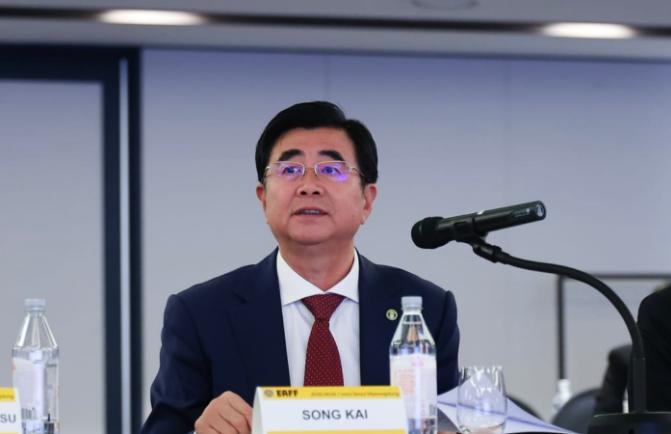 总算干件人事！足协主席一刀砍掉，世界杯百人公费旅游团，盼了十几年的骚操作，终于绝