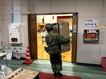 由自卫队运输、小泉进次郎自卖自夸、令网络右翼感动不已的国产空调，结果被爆是中国制
