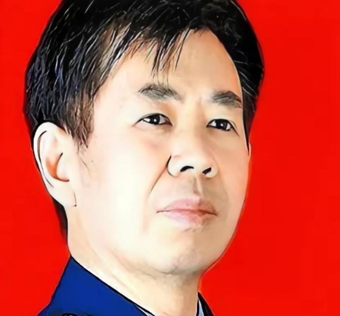 军事专家戴旭有个观点，很扎心。他说我们航母下水，五代机上天，导弹快到没影，家底越