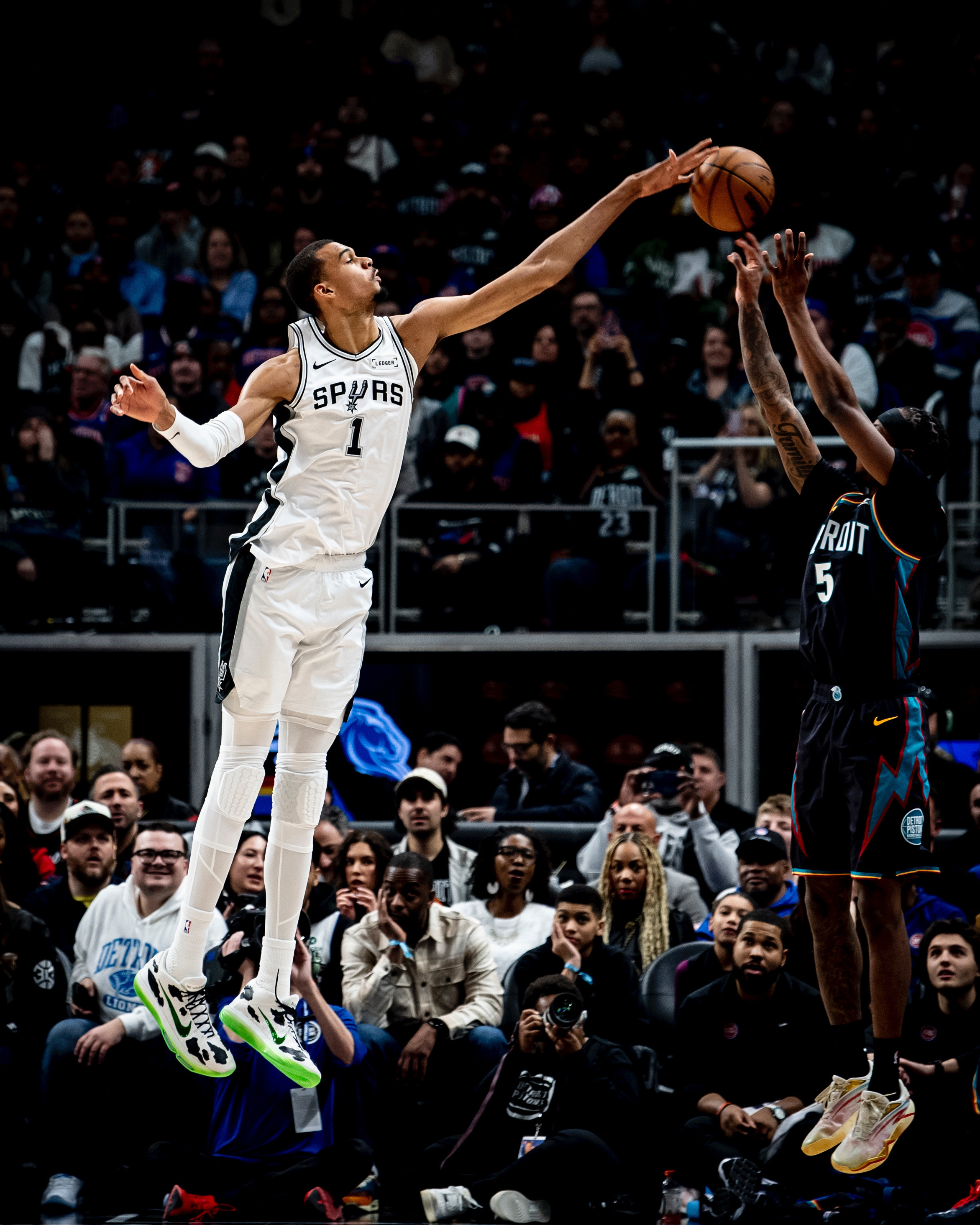 外线手感为0的文班亚马，在联盟防守最顶级的球队面前用防守＆篮板击败你用你最擅长的