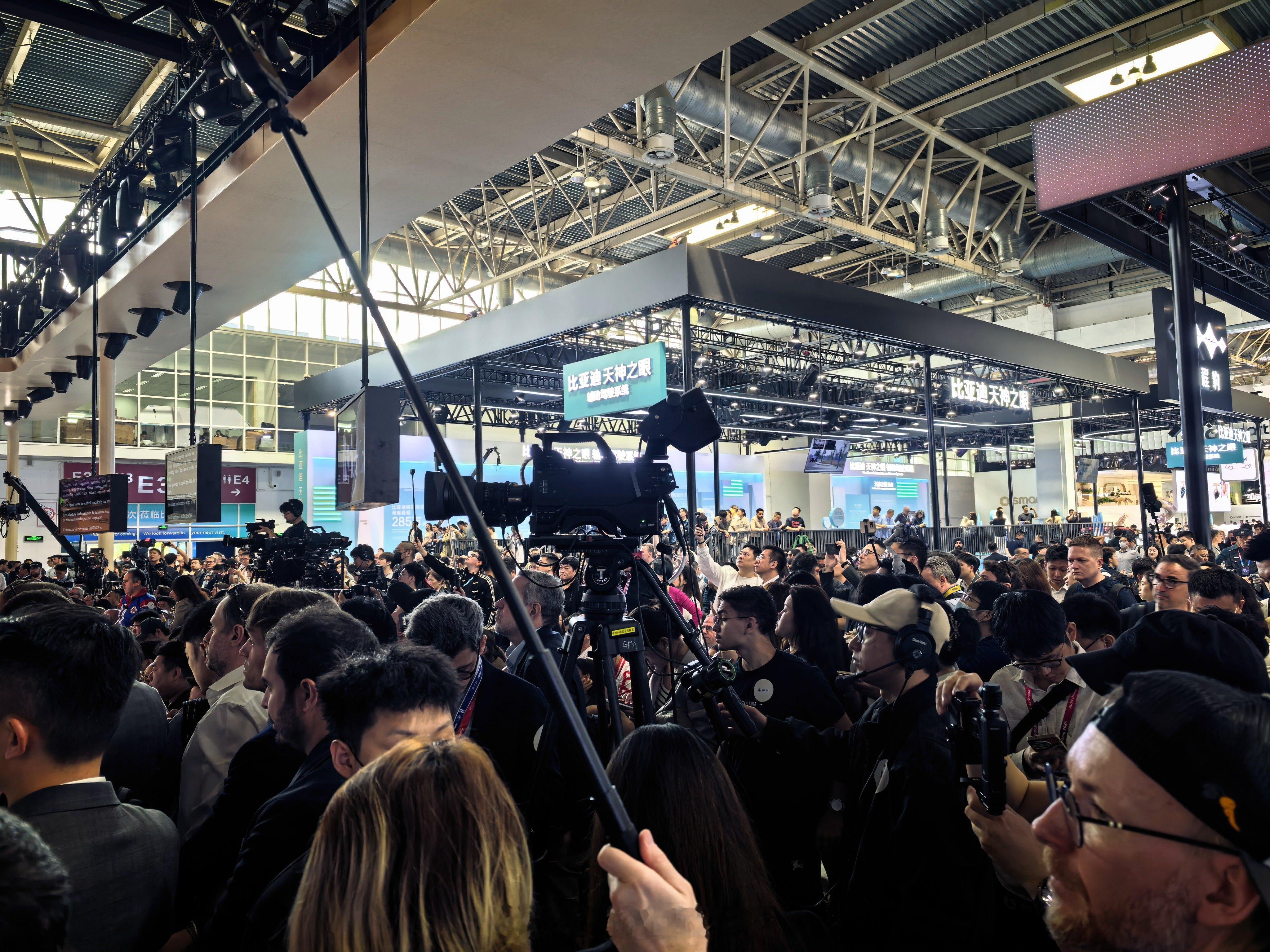 腾势Z有多🔥，我不说，你细品2026北京车展梦见新车 北京·中国国际展览中心顺