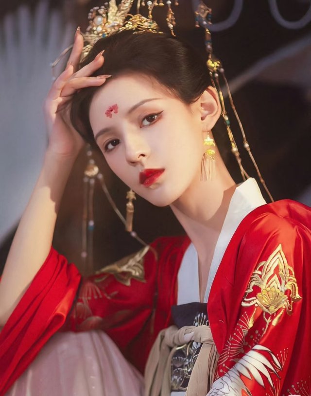 内娱谁和张予曦搭能有CP感？看掌心感觉她长得好贵一张脸 这姐真的特别适合演古偶 