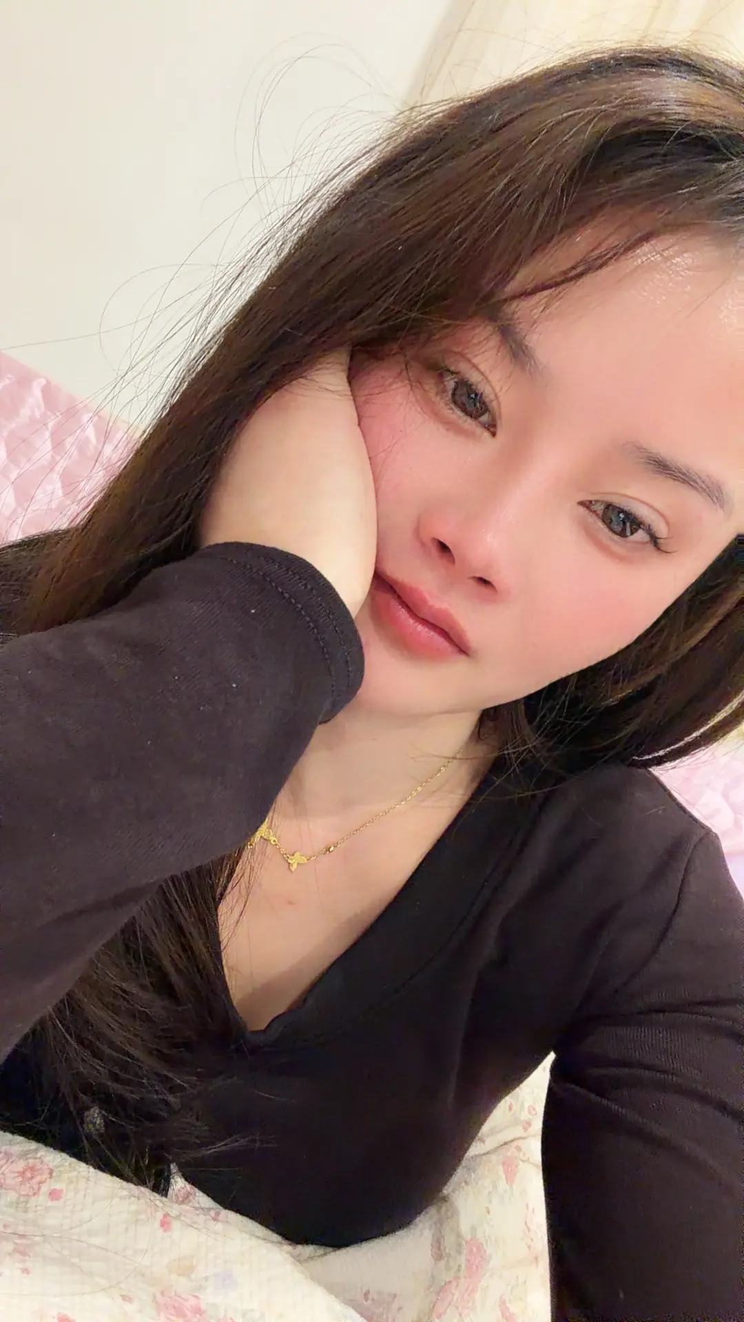 坚强点。因为就算你流泪也没人借你肩膀。