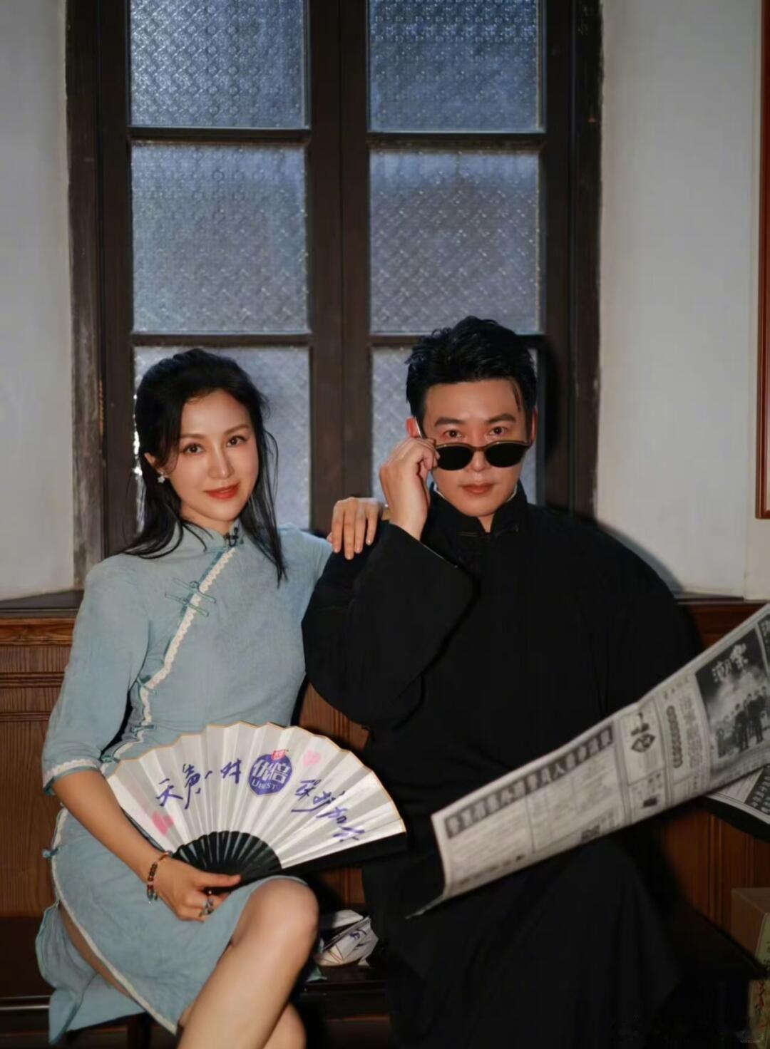 陆毅就是这样被鲍蕾钓成翘嘴陆毅嘴上虽说鲍蕾不会煮方便面，可那行动上的迁就，眼神里