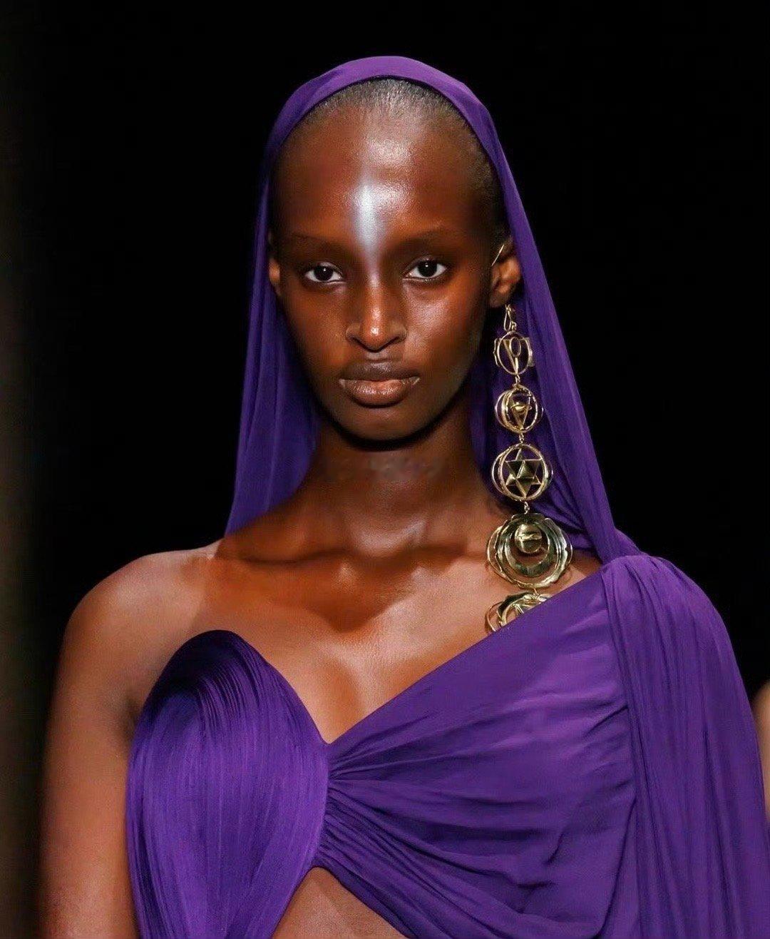 大秀回顾｜巴黎高定时装周，Gaurav Gupta的“Across the Fl