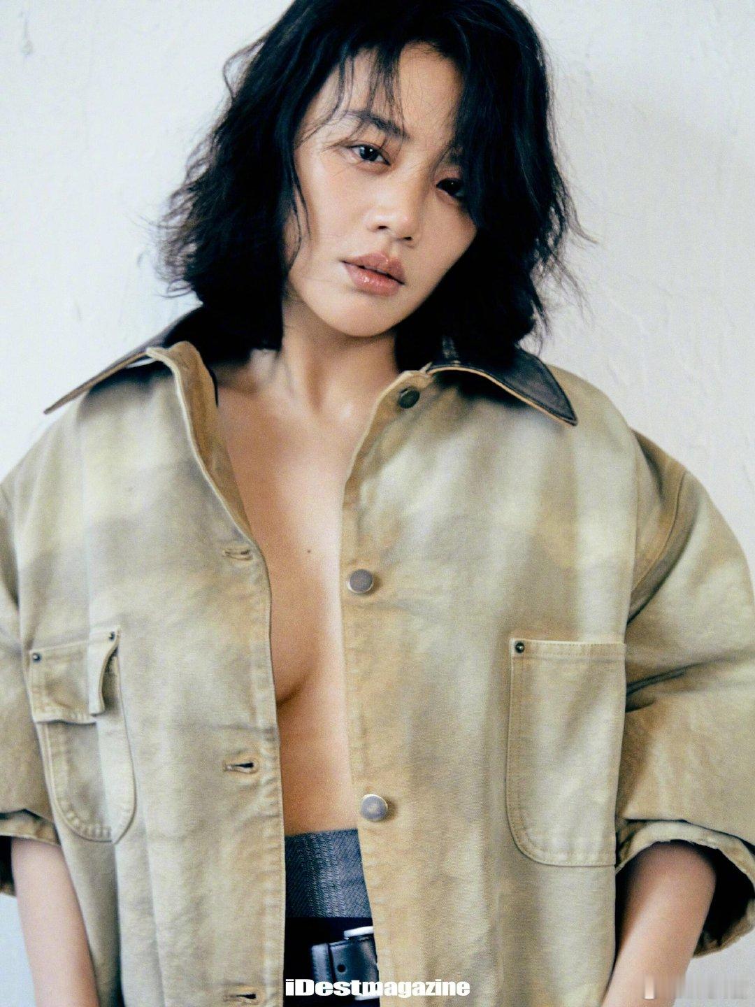 #马思纯新风格##马思纯慵懒果冻妆# 马思纯杂志新封，有突破亦有新风格的尝试。减