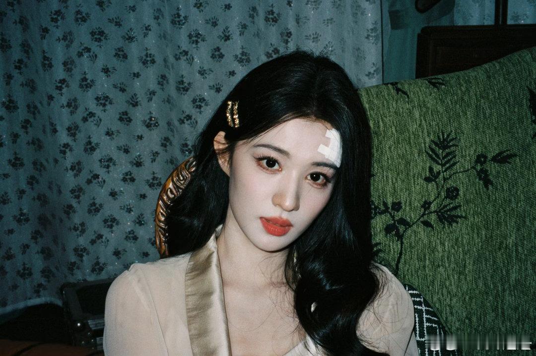 王楚然晒这一秒过火女性群像王楚然这一秒过火伤妆谁能被这组女性群像打动，王楚然晒出