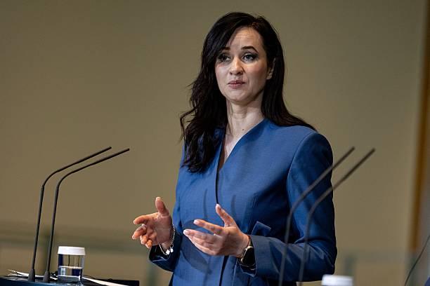 《立陶宛总理一句“战略错误”，把小国外交的底牌全翻出来了》
一句“当年开设‘台代