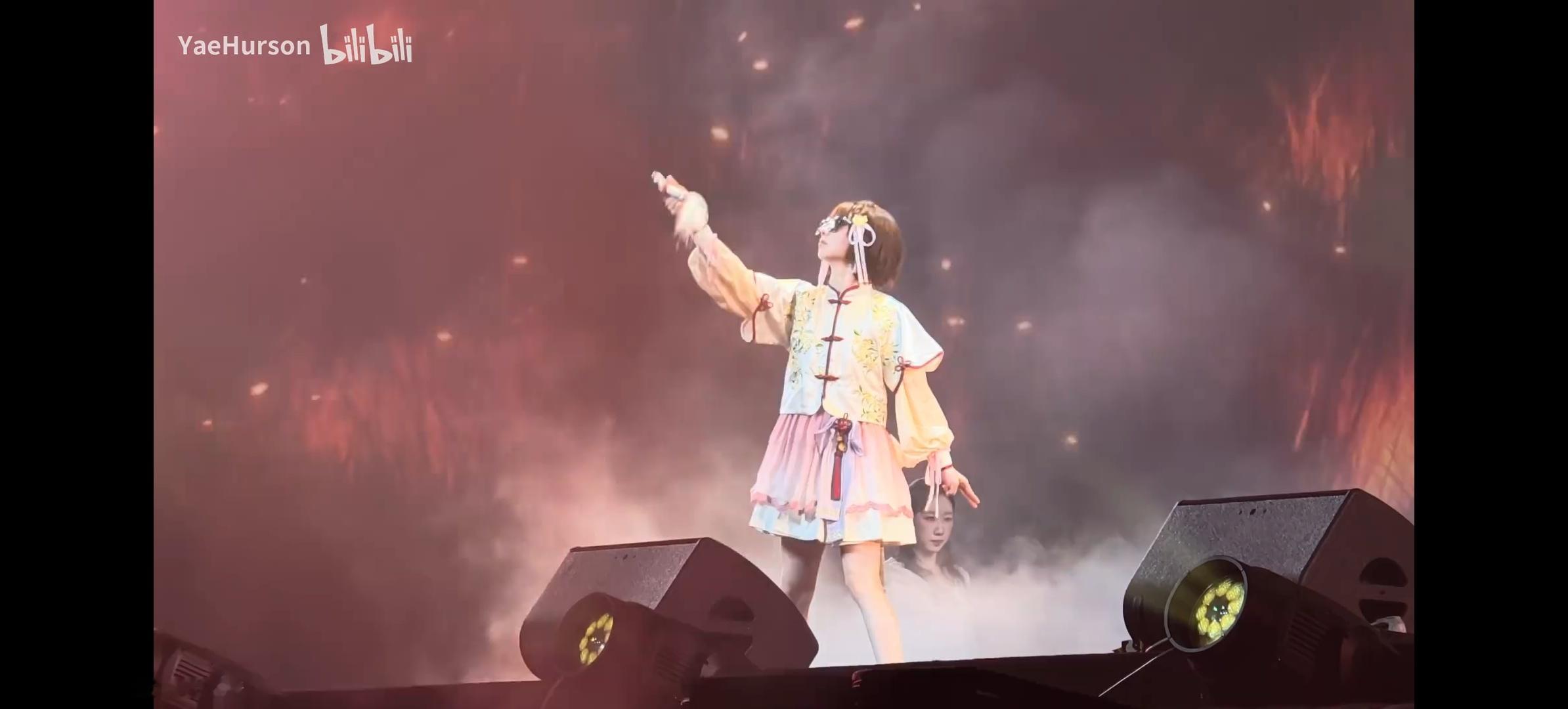 刷到一些b站推流，憨色hanser演唱会挺成功的！这么多年 小天使 也是越来越好