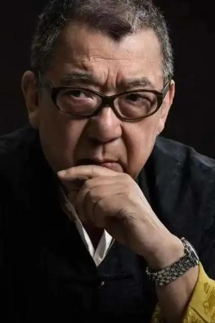 导演，郭宝昌说，拍摄大宅门，我和老婆柳格格，简直是九死一生，一开始拍了三集，斯琴