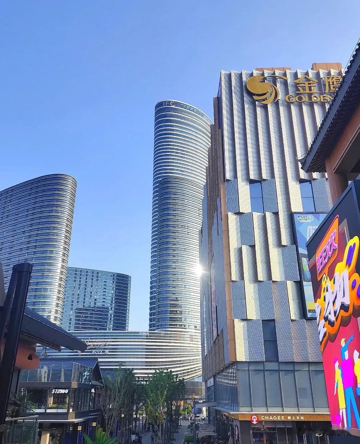 徐州作为一个历史悠久的城市，确实拥有优越的地理位置和交通条件，这些是其发展的重要