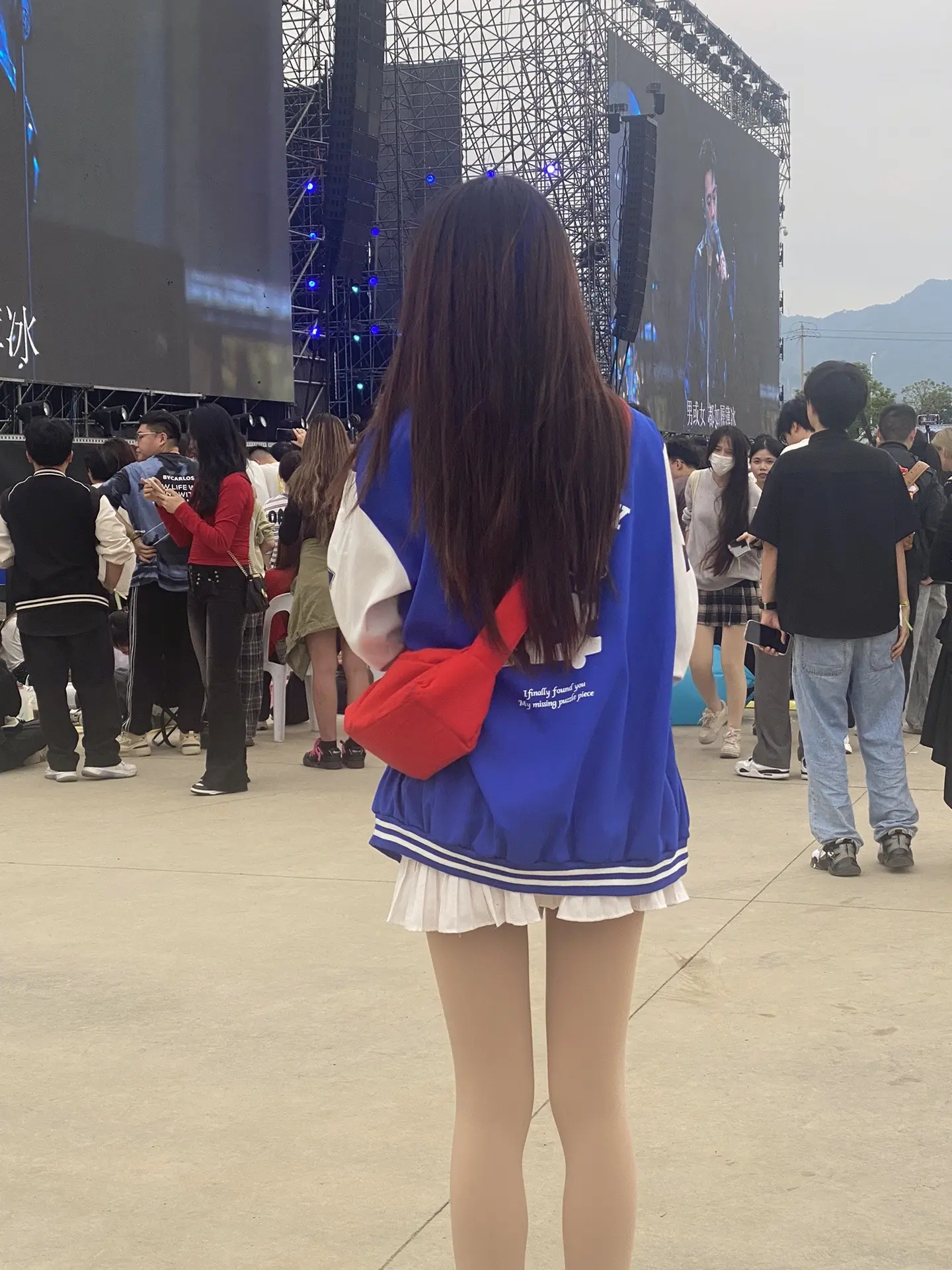 今年的第三次见面 这次你就在我面前