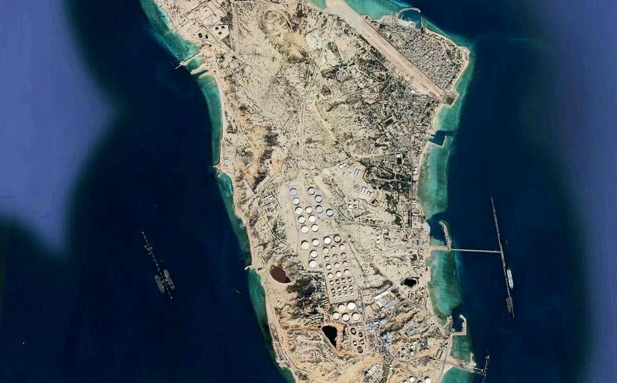 最新消息：美国官员已讨论过占领伊朗主要石油出口码头哈尔克岛的可能性。

该岛承担