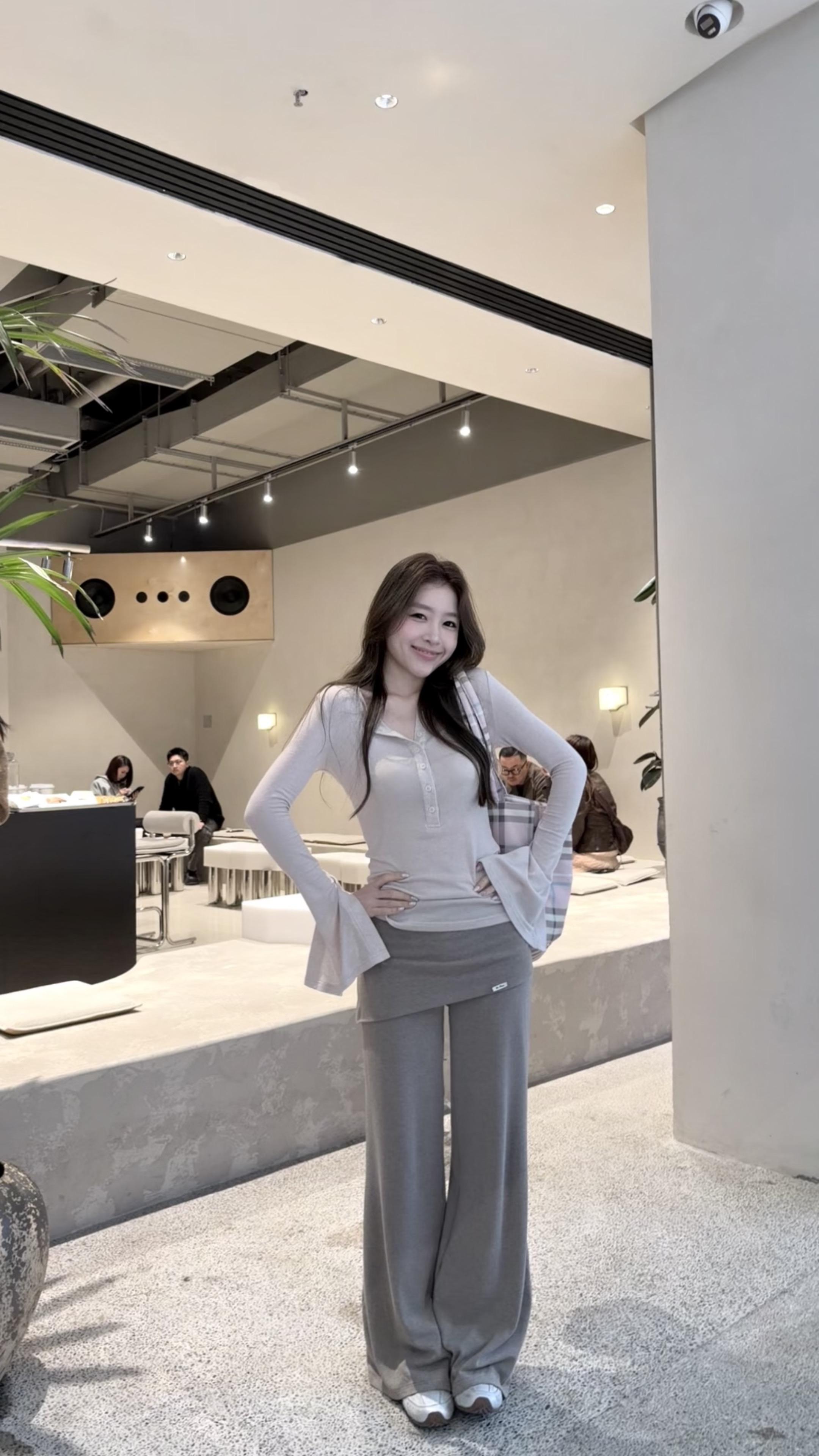 我年少 你飘渺 我们在爱的世界里面环绕