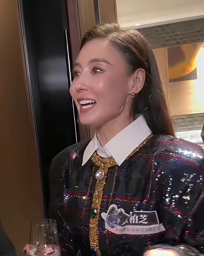张柏芝是混血，小时候像老外，长大后像中国人，现在老了，又像老外了，基因不同的时期