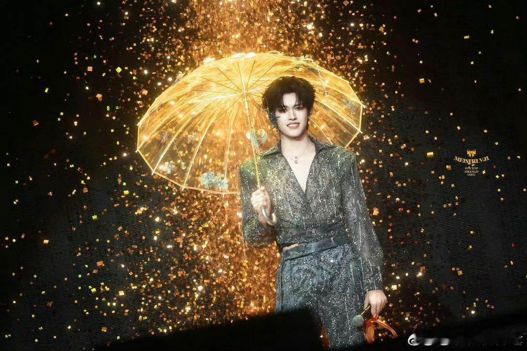 张极唱了重庆话rap张极重庆话表白粉丝张极的重庆口音好有感觉，表白超暖心，方言r