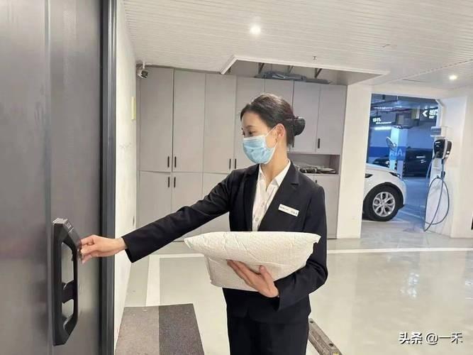 河南新郑“神仙物业”火了！抄胖东来作业，收缴率从10%飙到90%
 
家人们，物