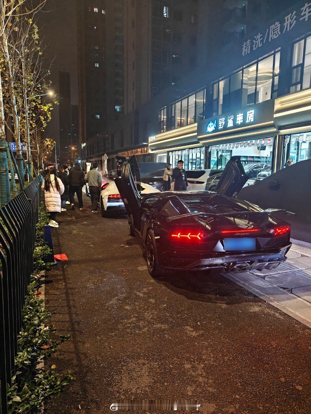 今天三辆大牛，两个lp740，一个lp700还有真f type svr 武汉