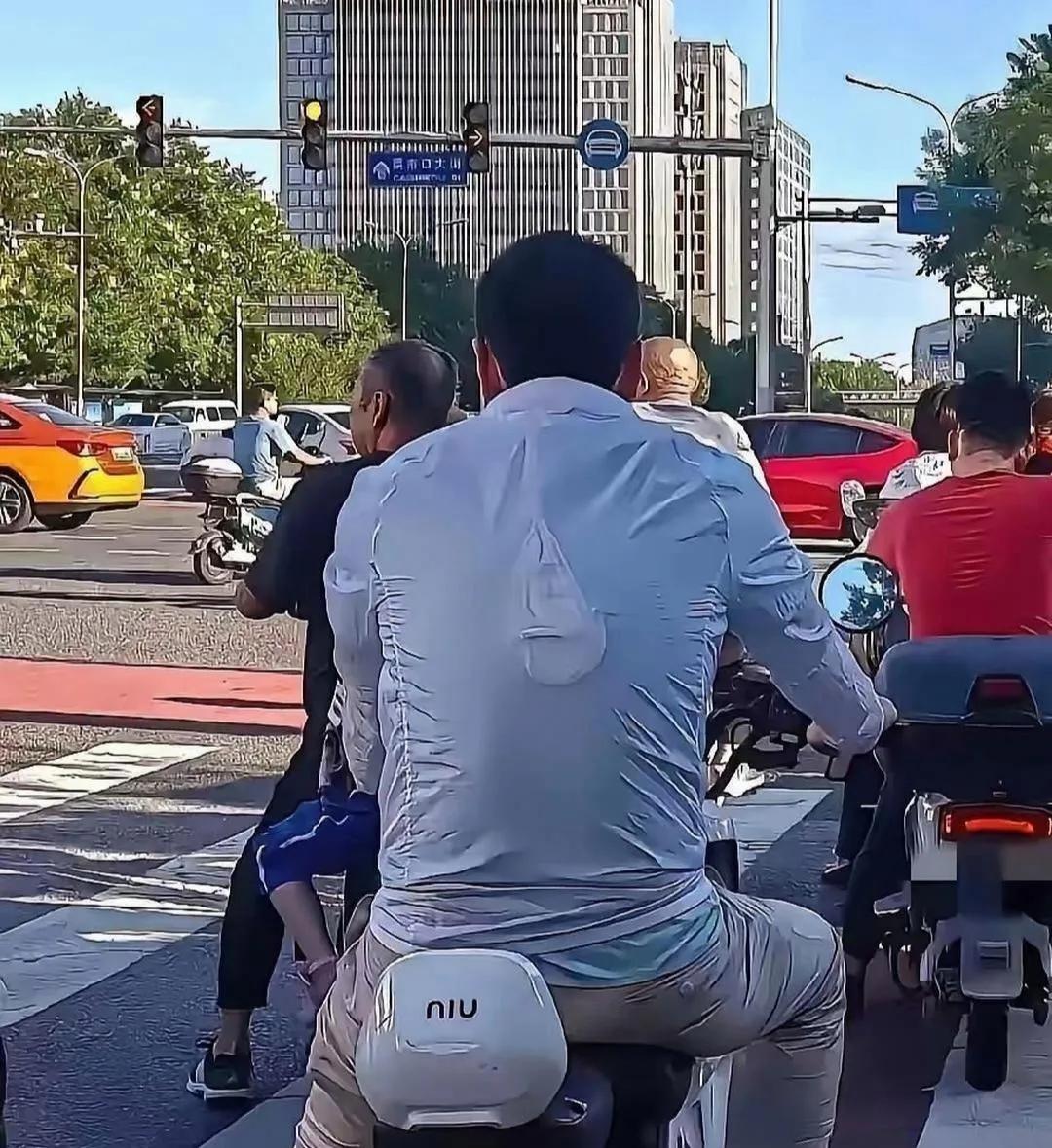 兄弟，这下妥，大伙都晓得你成家这事儿，着实替你开心啊、最近到处都在传你结婚得喜讯