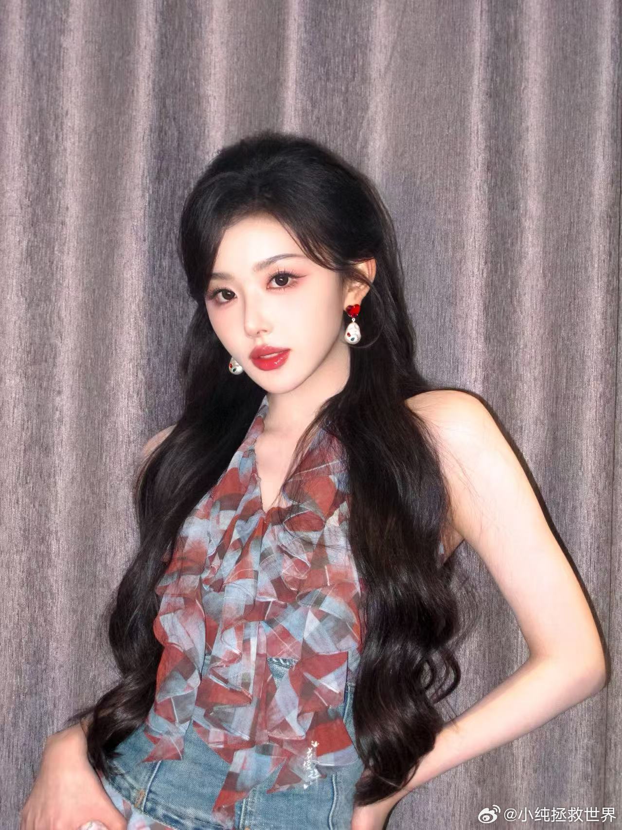 孔雪儿也太爱听烂梗了吧 孔雪儿的亲和力真的绝了，机场被粉丝的烂梗逗笑，笑容治愈又