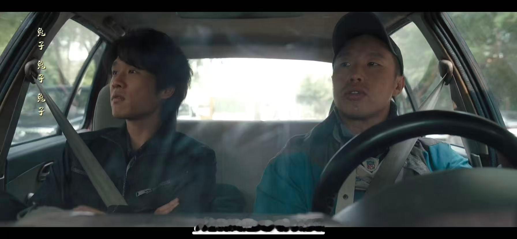 我说低智商犯罪 怎么搞笑的有点似曾相识呢，原来转场BGM有点“模范出租车”那味了