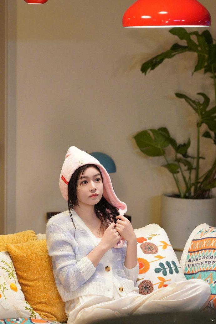 陈妍希周柯宇 首付三万月供两千三万首付拿下忠犬学弟，两千月供换双向奔赴，我愿称这