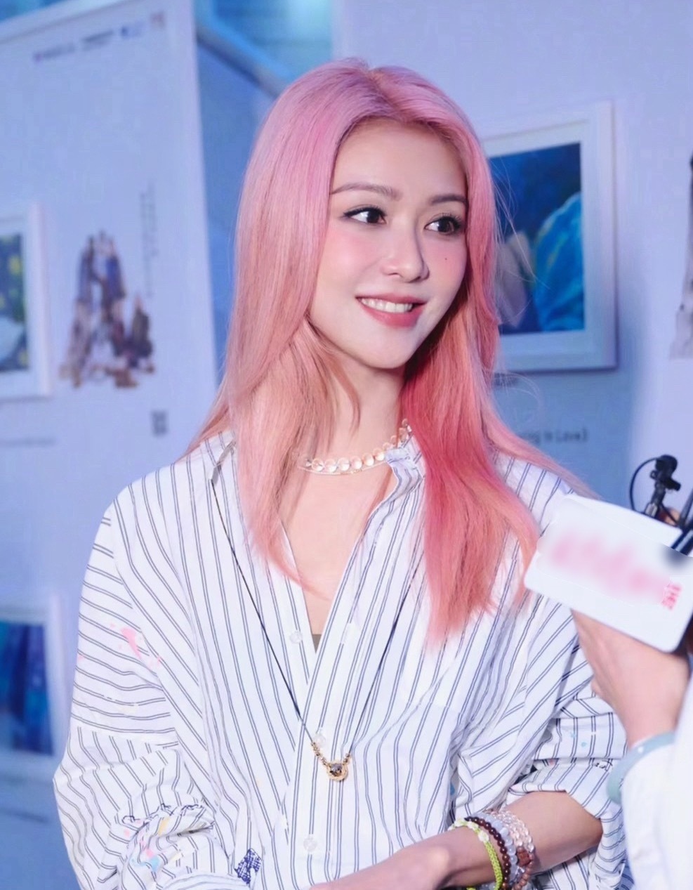 一些女明星的粉发造型… 
