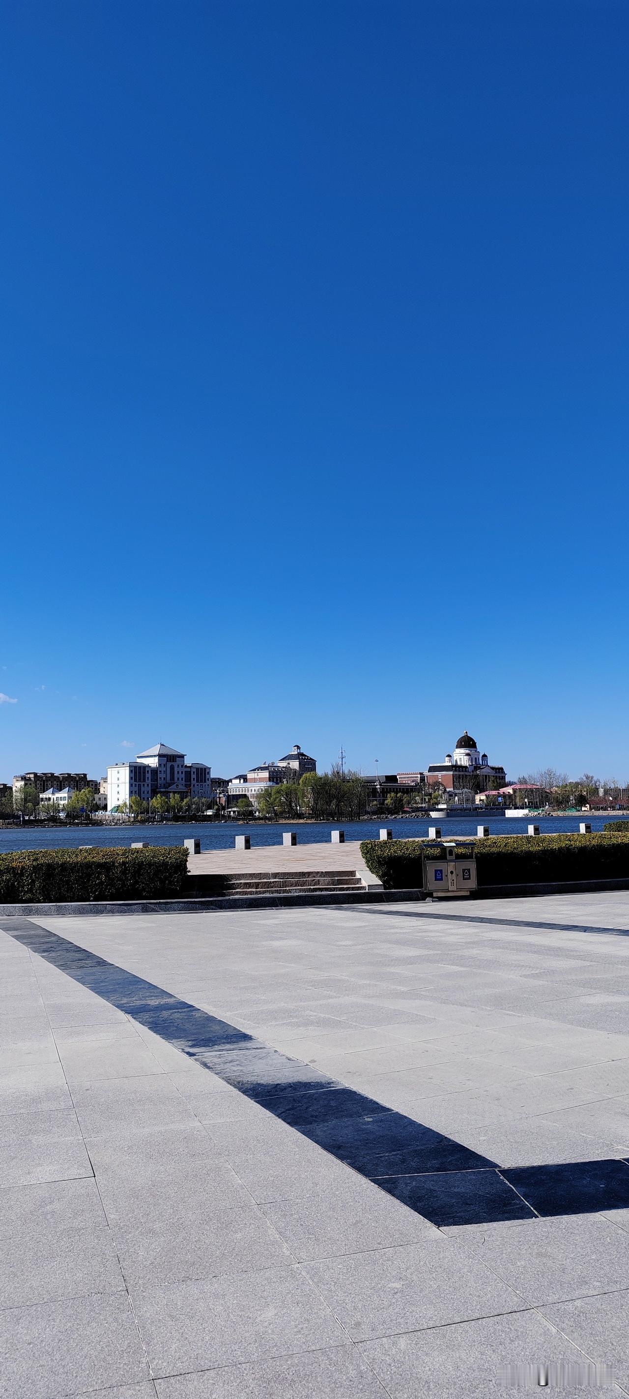 没什么可炫耀的，
别说每个月给你5000块钱，（包括生活费）
就是给你5万，
也