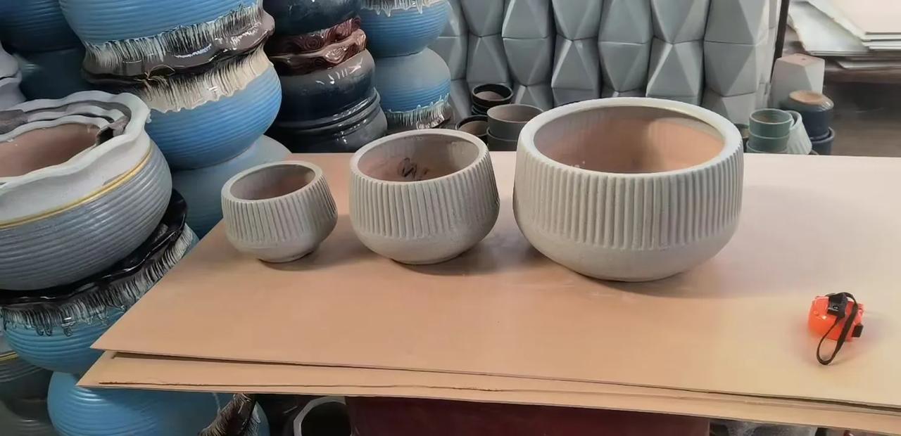 参观众鑫花盆厂，都是杰作。每个花盆都是千锤百炼，高温煅烧，凝聚了大师的智慧，蕴藏