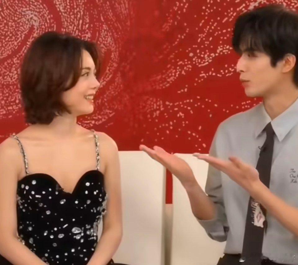 宋威龙赵今麦互宠这一块宋威龙和赵今麦同框，互宠超甜。以五木和西瓜介绍彼此，真诚夸