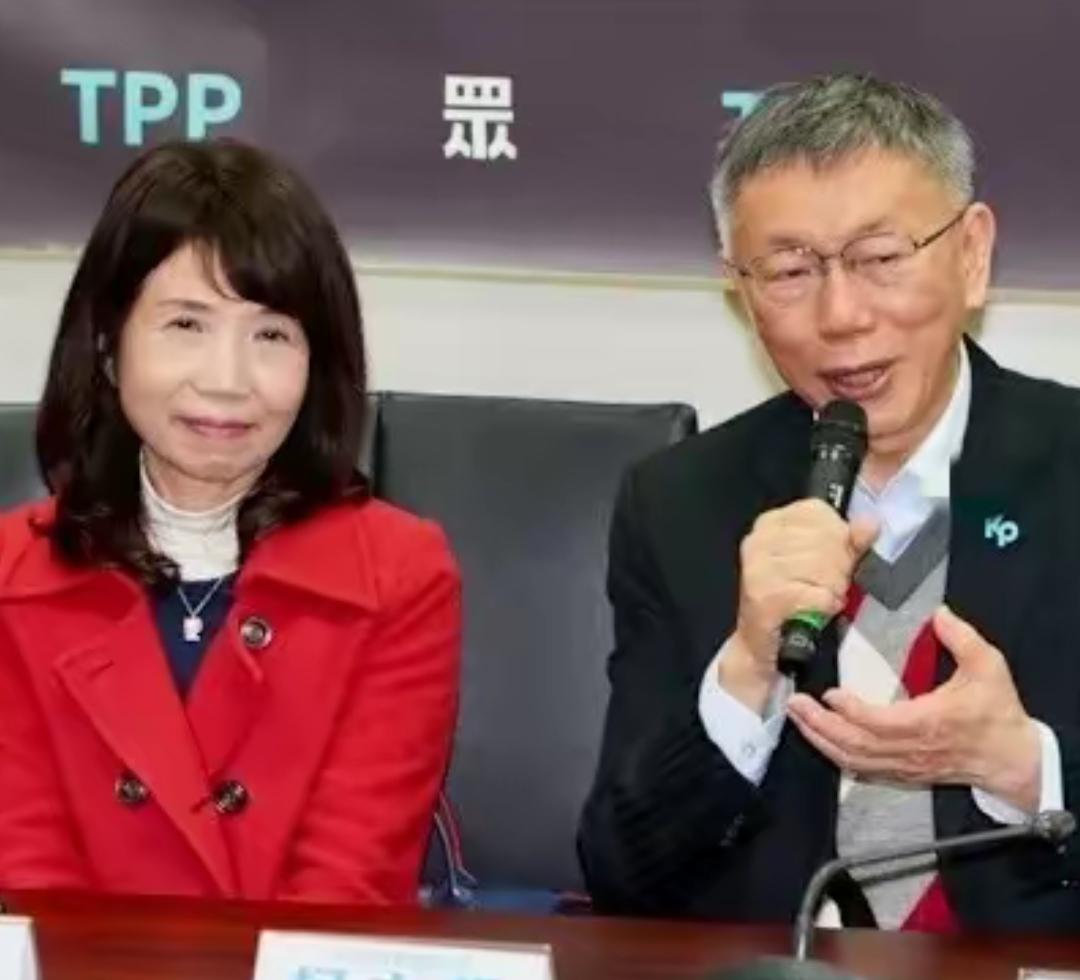 最近柯文哲的一系列动作，有点让人看不懂，一方面他的太太陈佩琪在社交媒体上对绿营民