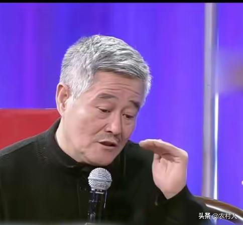 闫学晶人生中两大贵人，一个是赵本山。闫学晶一开始在《刘老根》中饰演山杏。成为广为