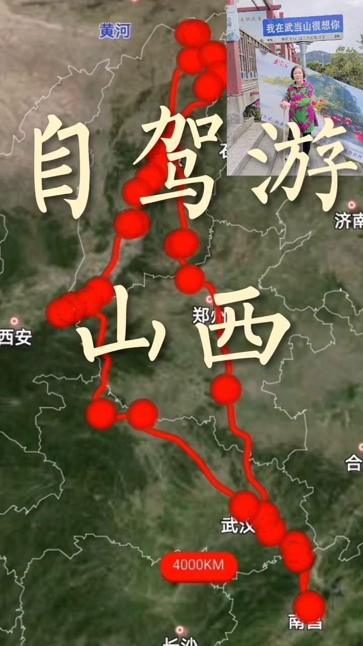 你看那泛色的水。