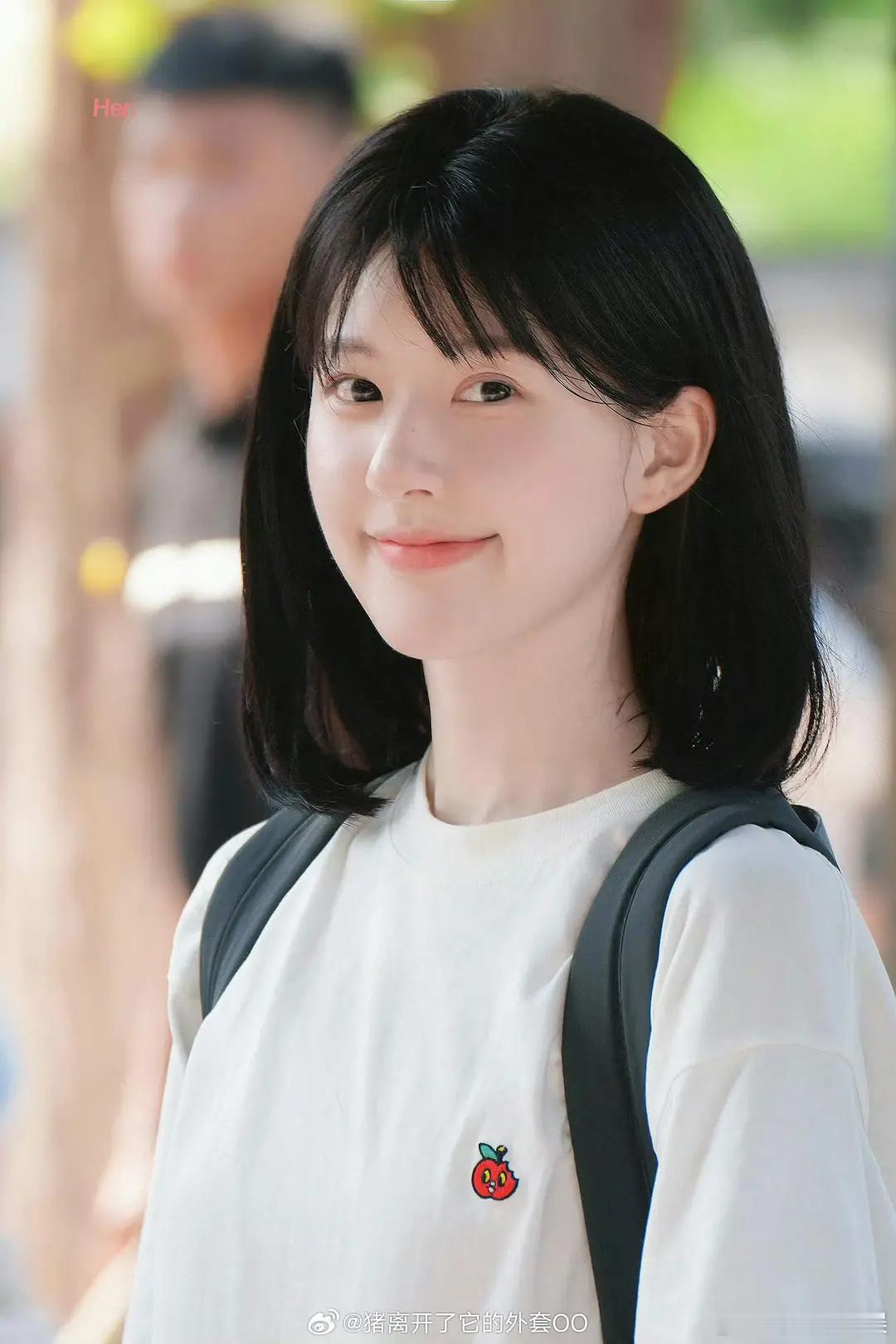 赵露思许我耀眼妹妹头路透，这也太装了，这还是精修的路透，生图不敢想象 ​​​