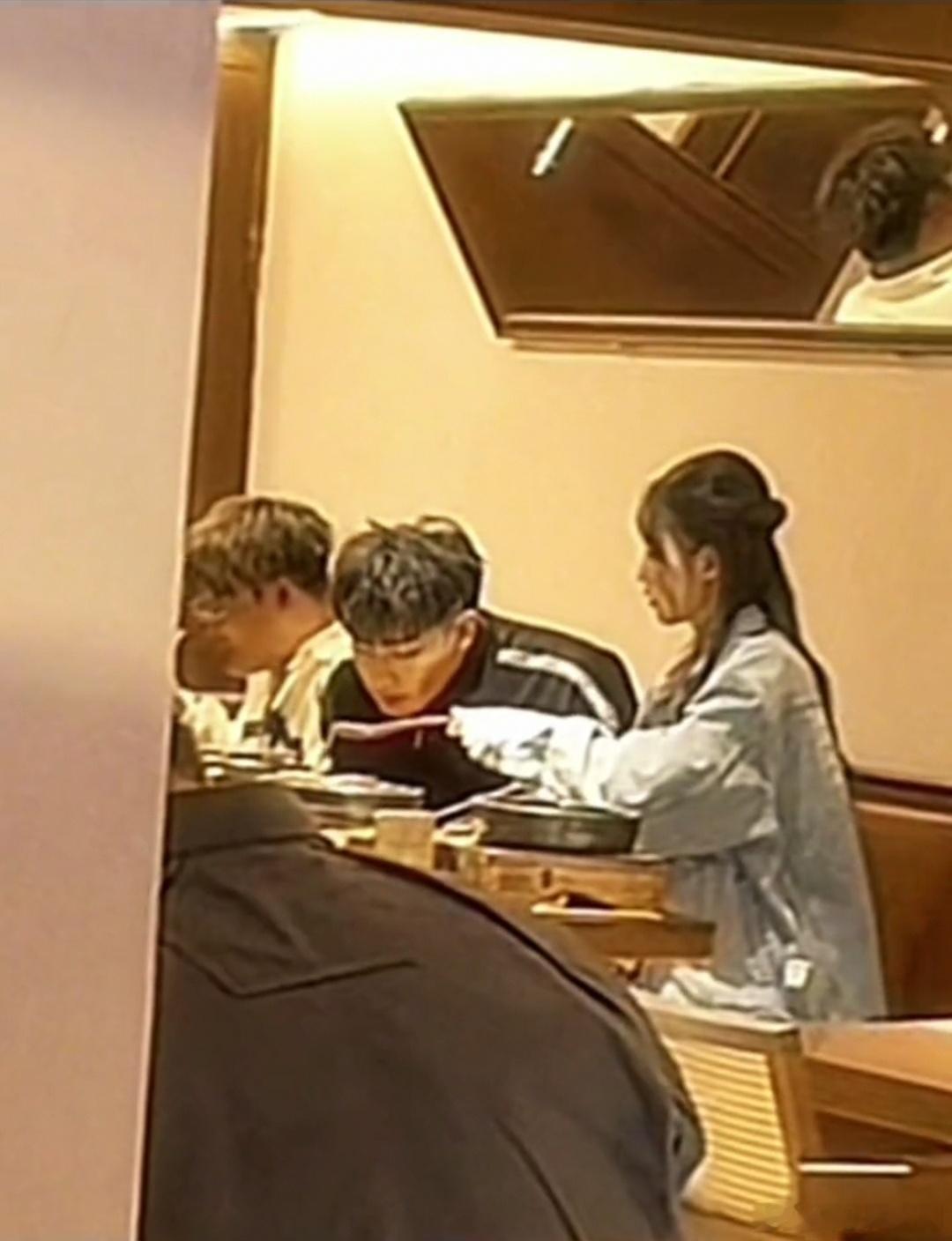 我替黄子韬嘴硬系列！黄子韬：徐艺洋是我员工，员工喂老板吃一口怎么了？！！ ​​​