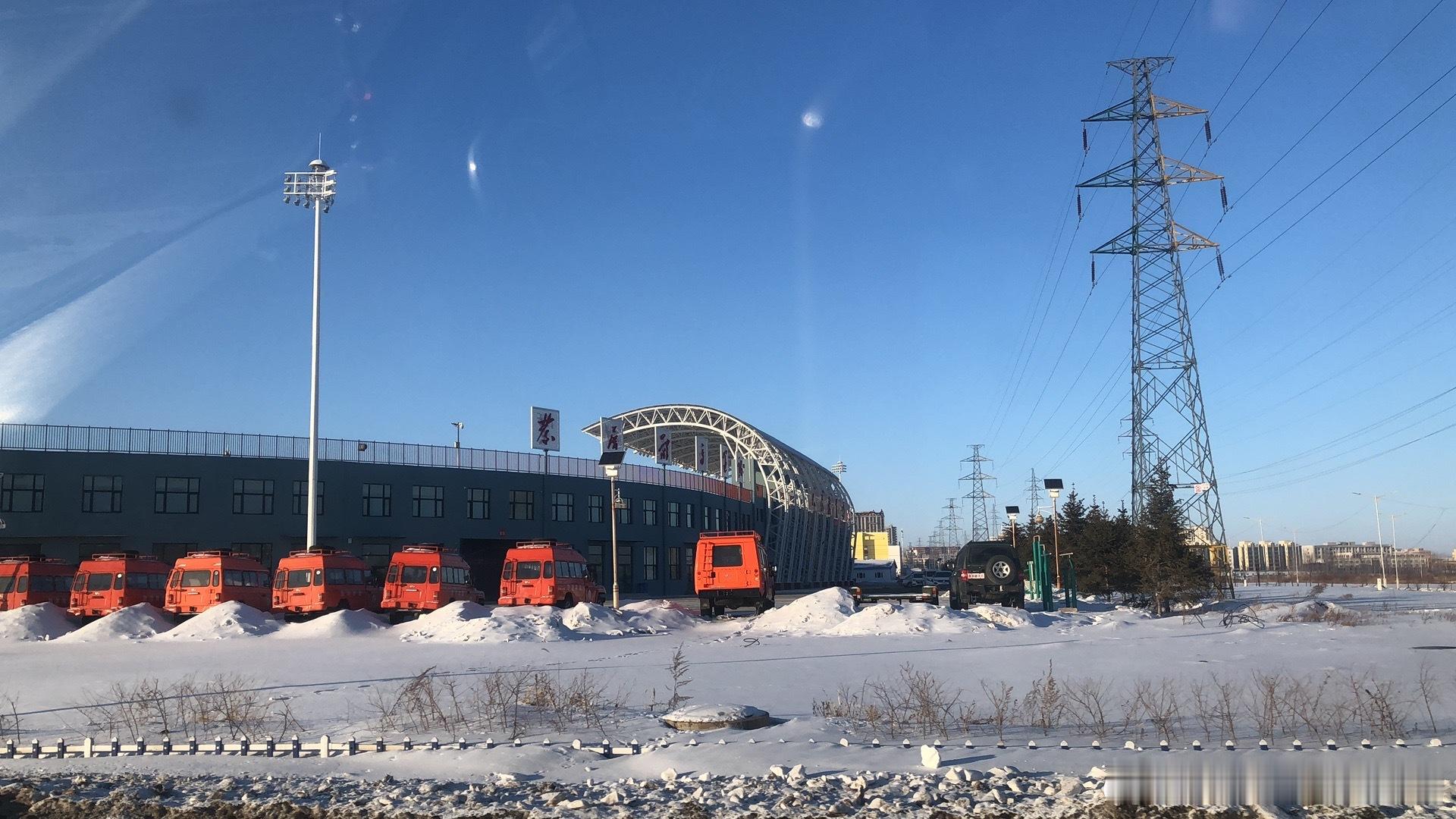 安排好重庆的家里，准备回东北老家看看据说年猪已经安排起来了也下了几场雪有时候会发