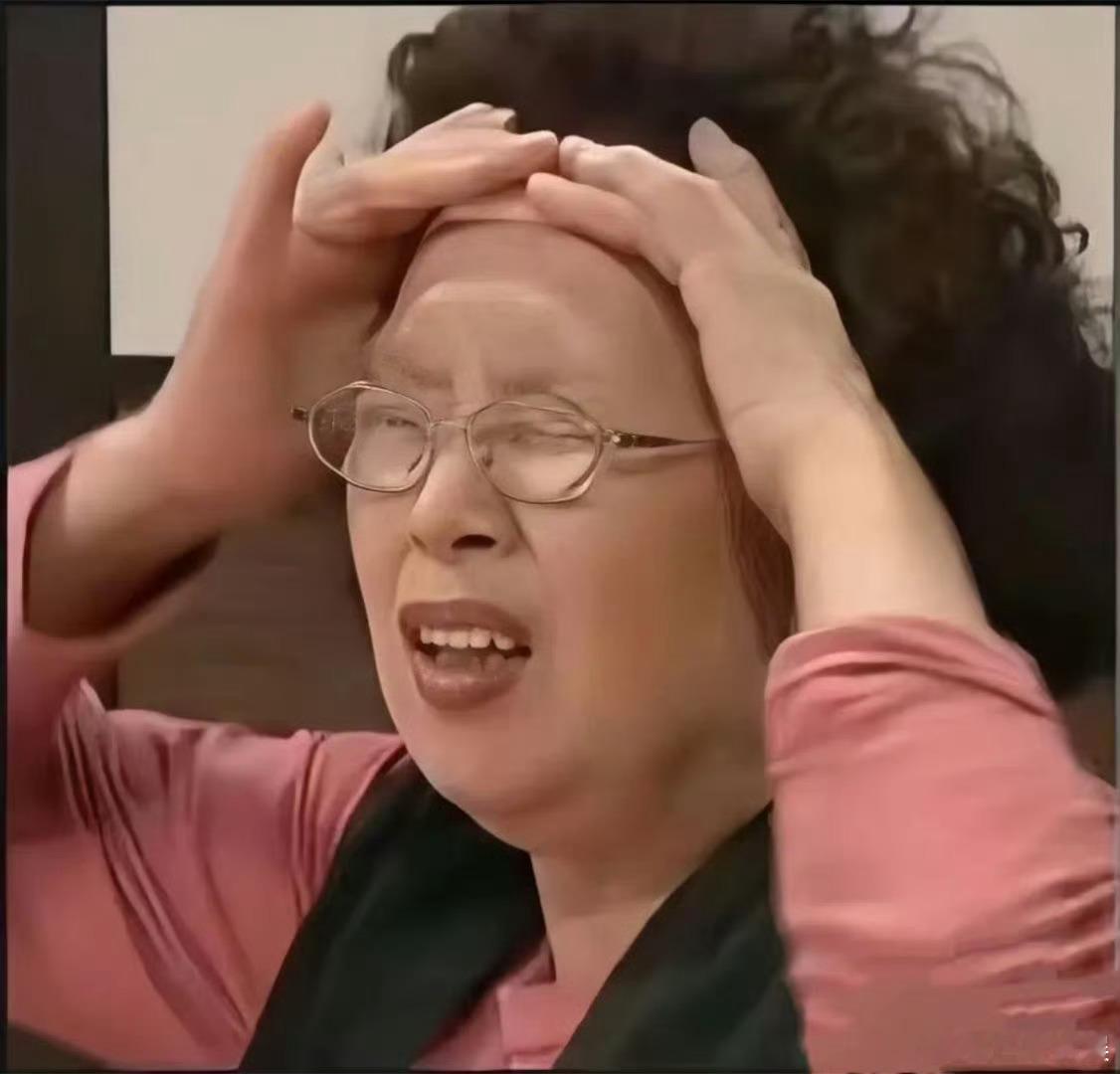 曝某女星采访到一半崩溃大哭莫？是不是工作压力太大了[疑问]作为荧幕前的艺人 一言