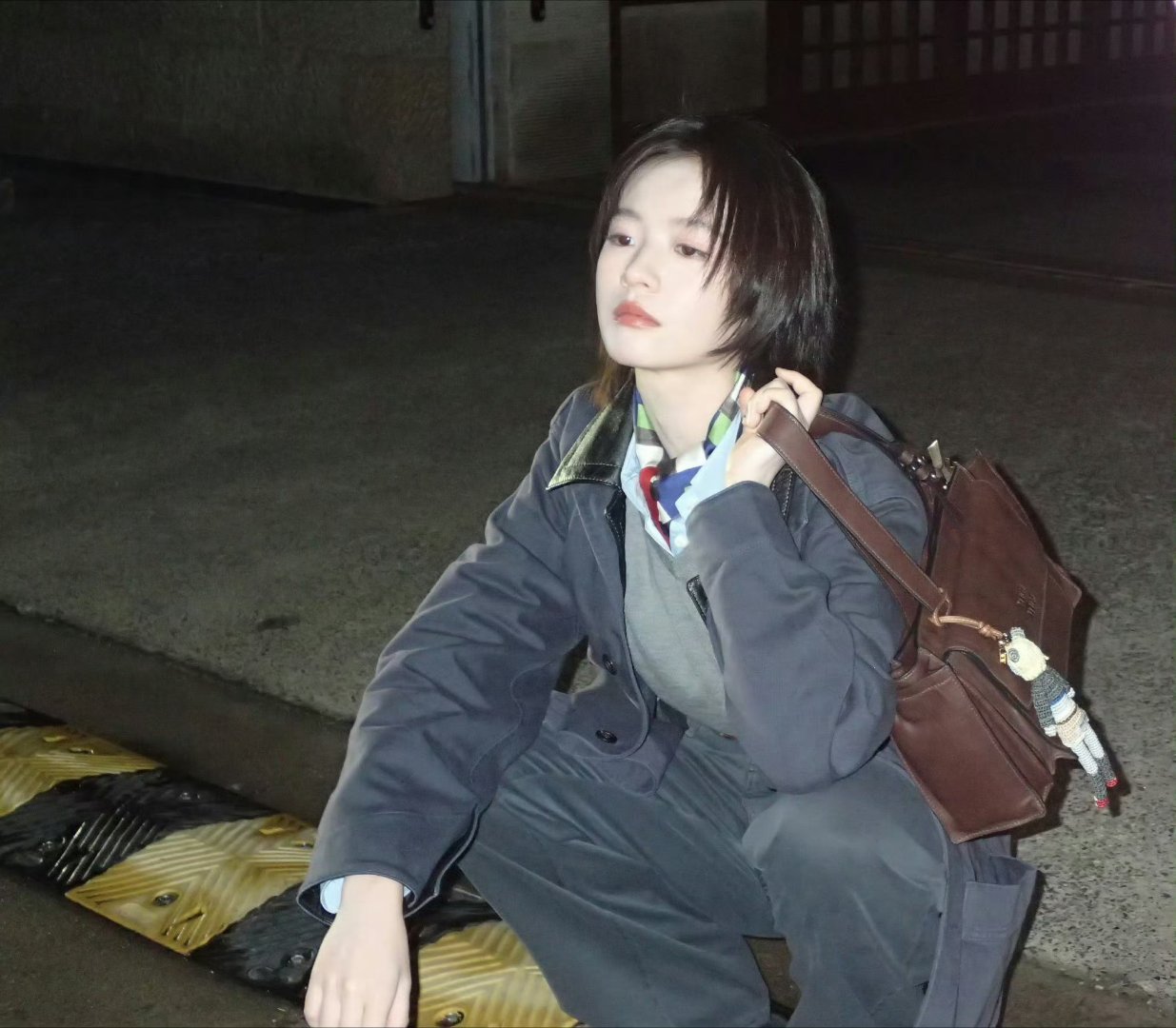 刘浩存李庚希看秀look期待刘浩存呀！刘浩存李庚希都好美