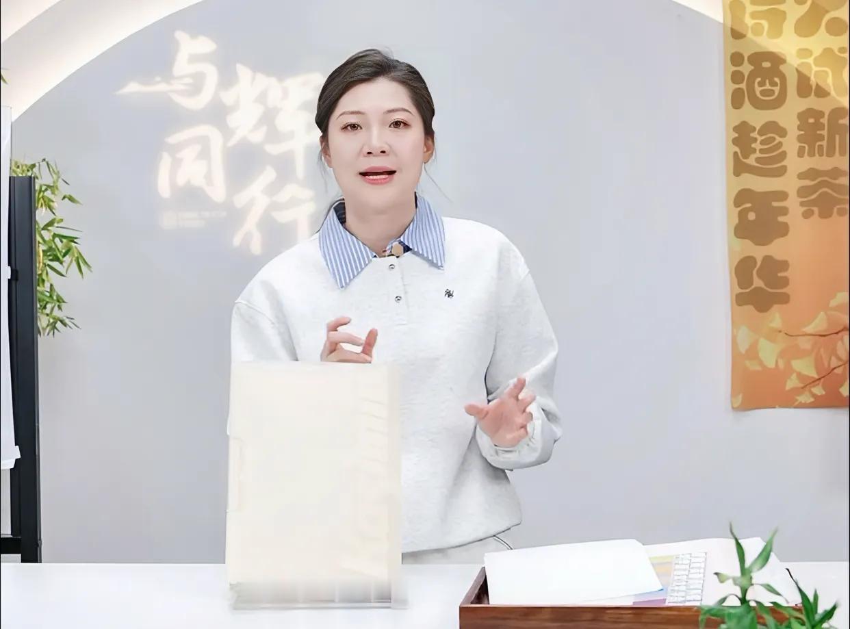 今天与辉同行办了阅读专场
也不管好卖不好卖，只选择做对的事
硬是把图书杂志卖进了