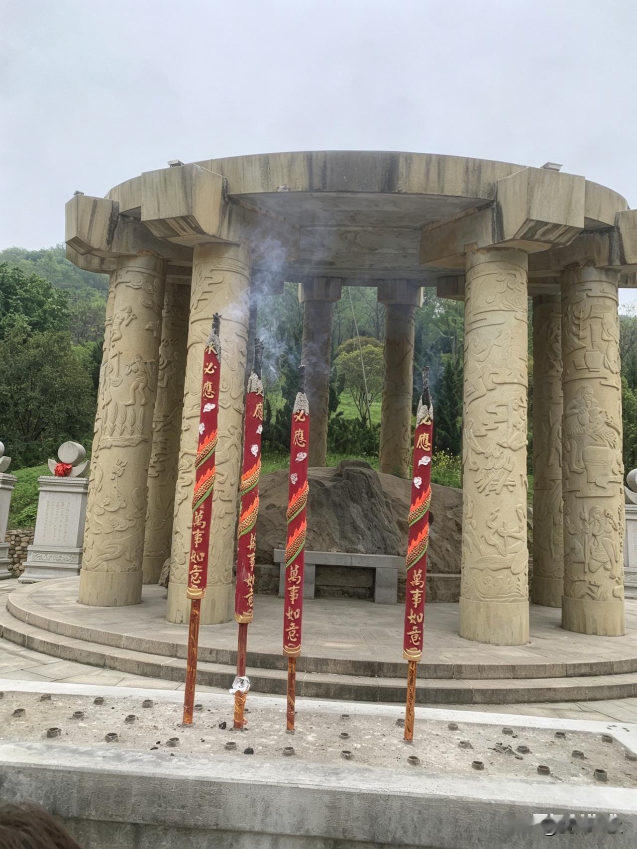 这是随州发现距今约4500-6000年的史前岩画，被专家认定为神农部落的文化遗迹