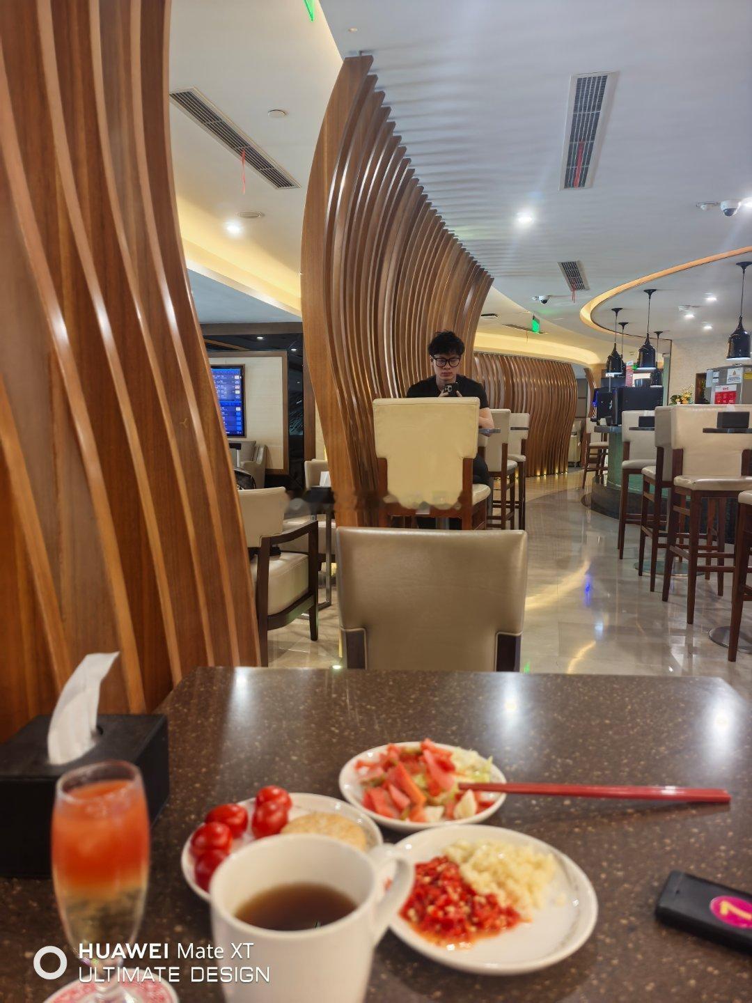 我的美食日记每日一餐分享 机场午餐🍴(๑´ڡ`๑)简简单单！手机拍美食