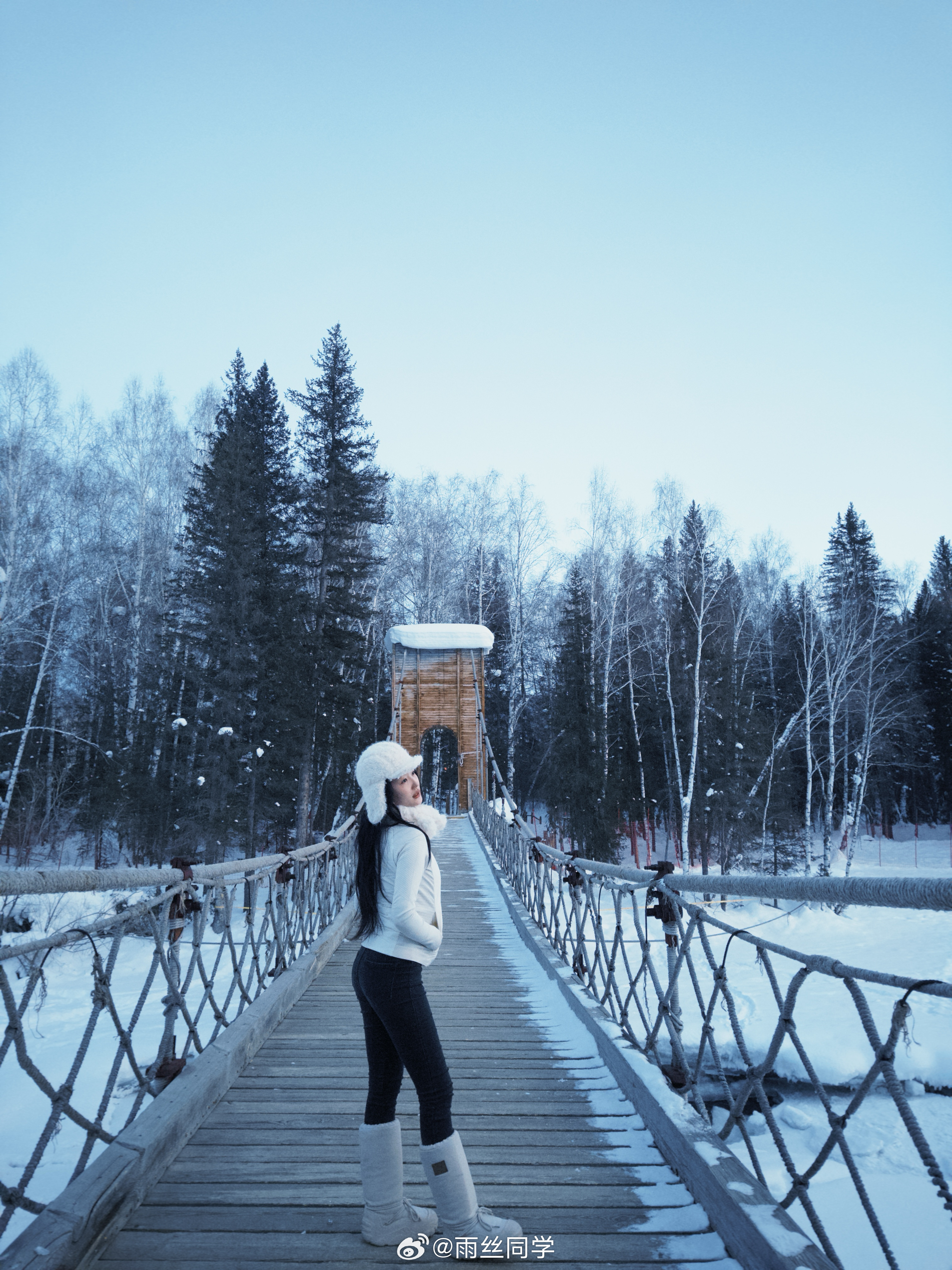 假期结束啦！要开始努力搬砖！！穿着雪服直奔拍摄嘻嘻嘻！！雨丝的日常 阿勒泰·吉克