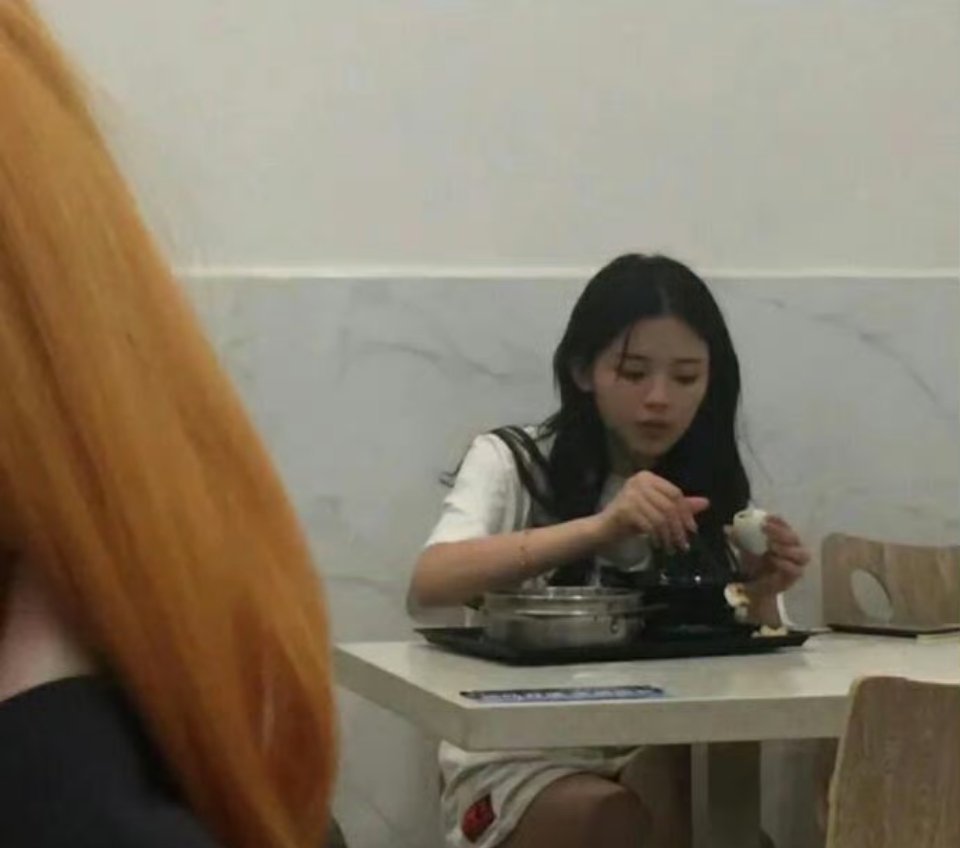 杨超越素人时期的脸居然更好看 ​​​