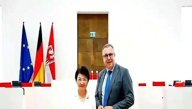 彻底尴尬！卢秀燕德国高调出访，惨遭德方降级打脸
卢秀燕本次德国之行，堪称大型翻车
