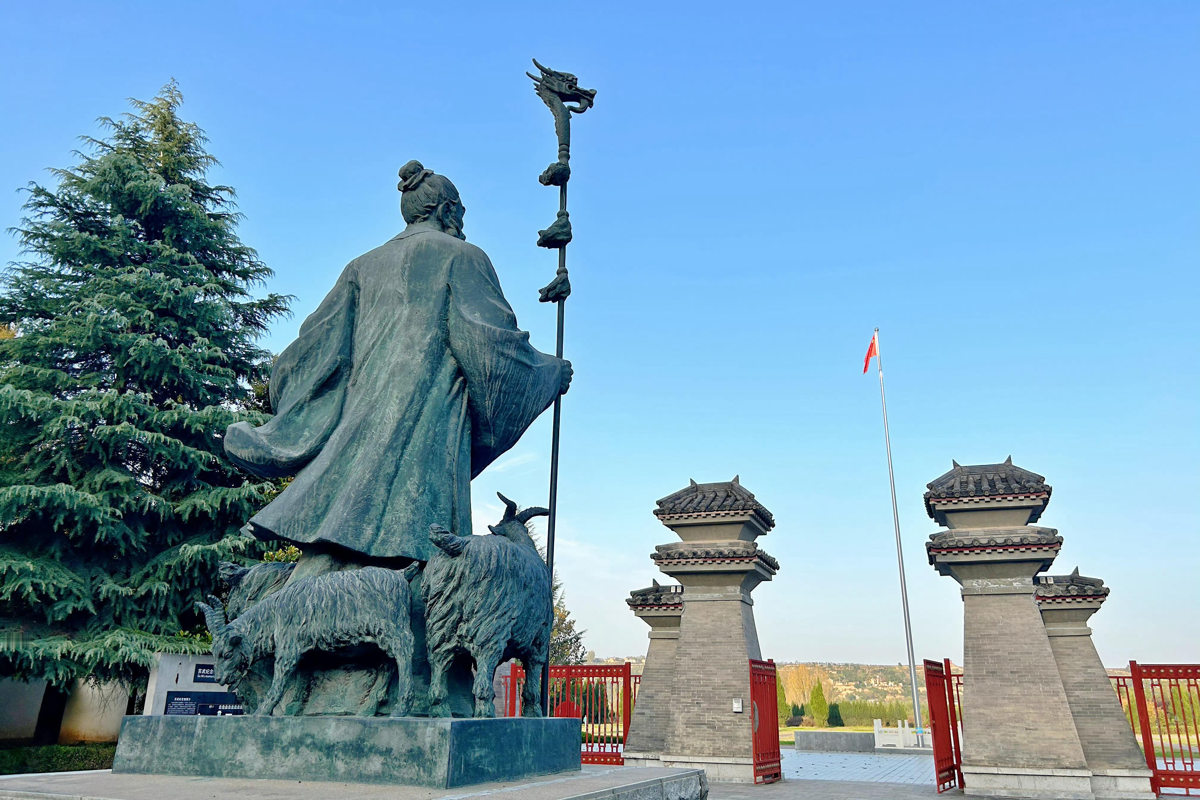 #探源千年文脉 共瞰丝路新篇# 青丝熬成白发，旄节持成光杆。苏武在漫天风雪中且行